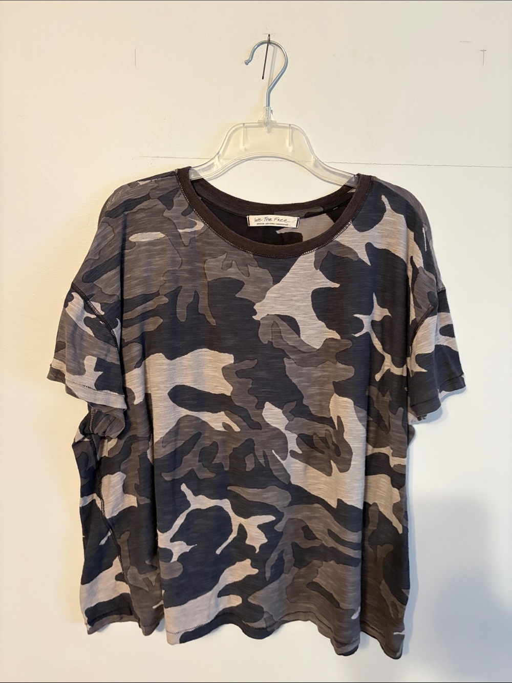 We The Free Womans Camo Short-Sleeve Tee - Gray & Black. Med. Oversized.